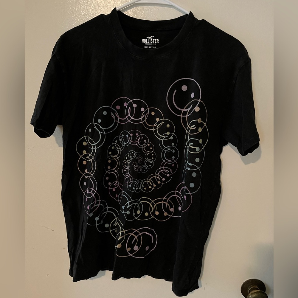 HOLLISTER rainbow smiley face graphic tee